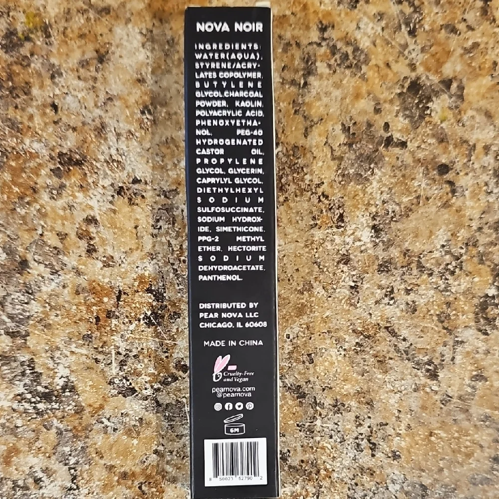 Pear nova Liquid Eyeliner - Black
